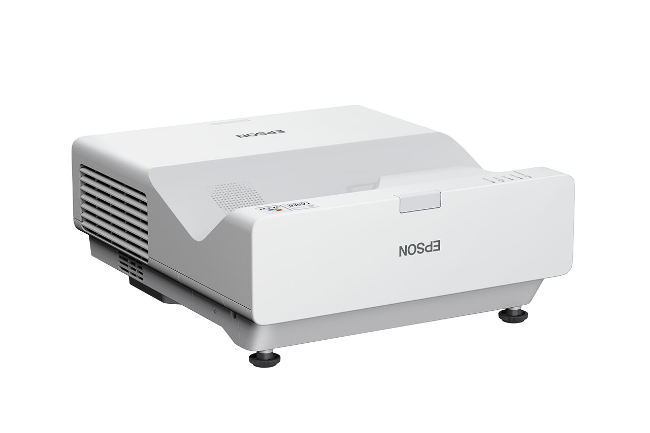 Projektor Epson EB-760W pod kątem z lewej strony