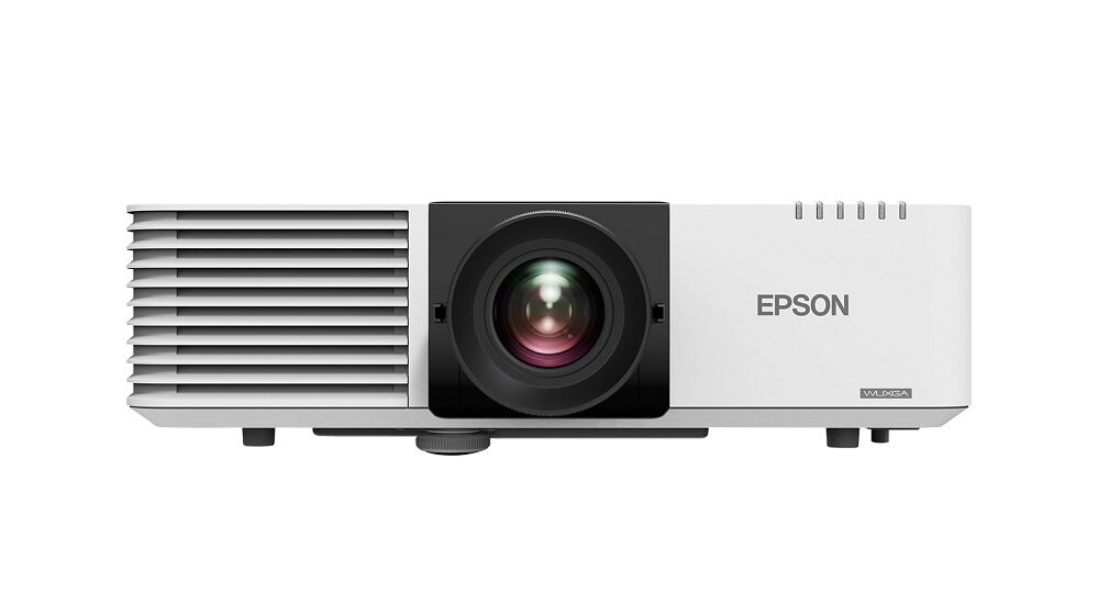 Projektor Epson EB-L520U od frontu z obiektywem